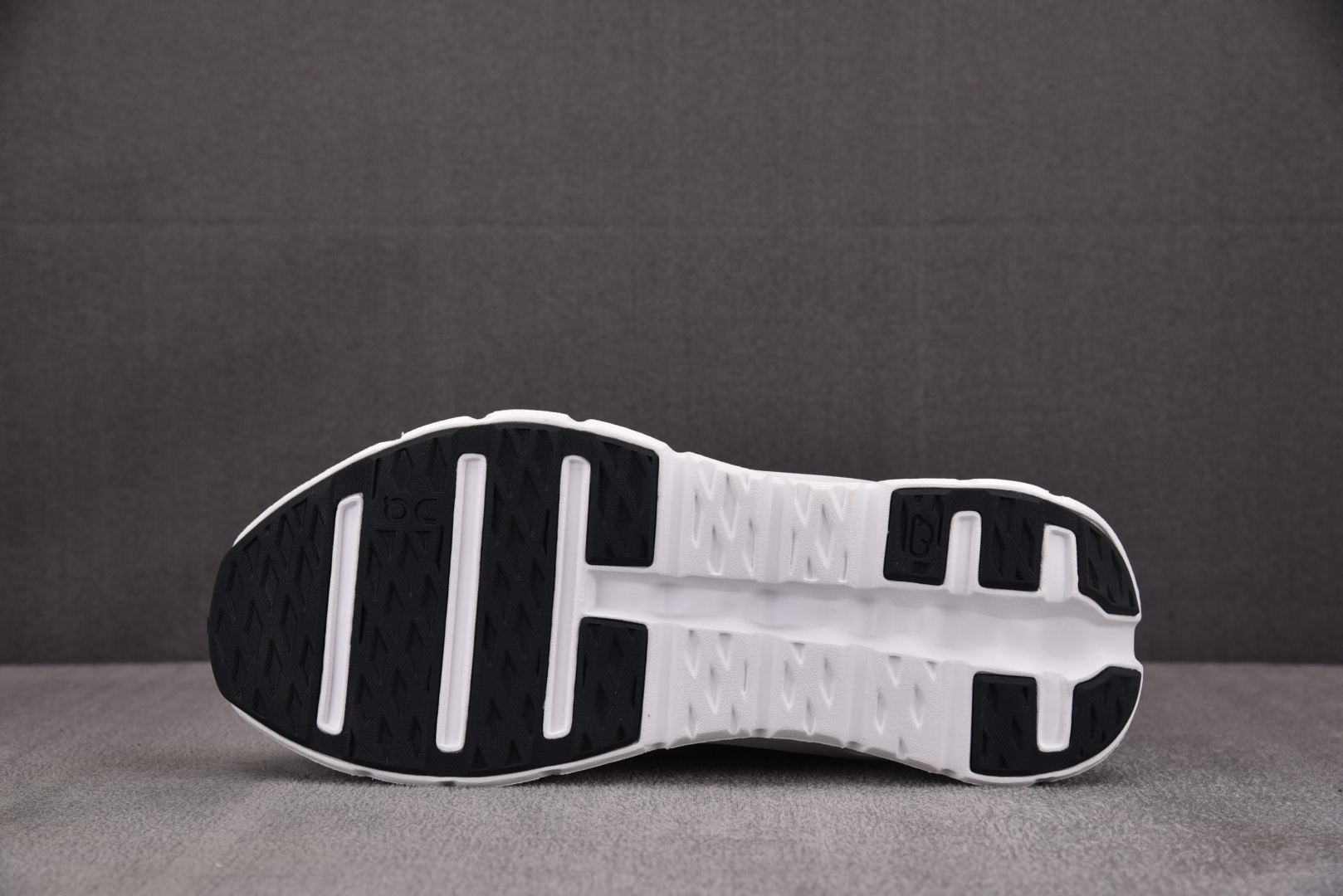 昂跑 尺码:36-45纯原出品-LOEWE x On Cloudtilt 2 看图 YZ004尺码：36