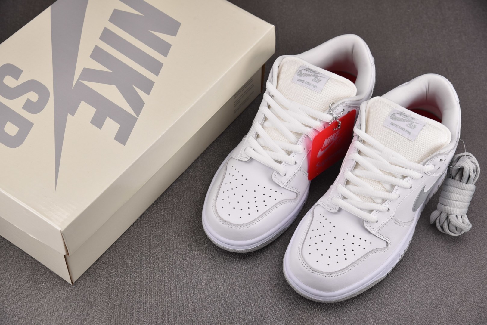 Dunk 尺码:40-47.5纯原出品-SB Dunk Low Supreme 94 White Met