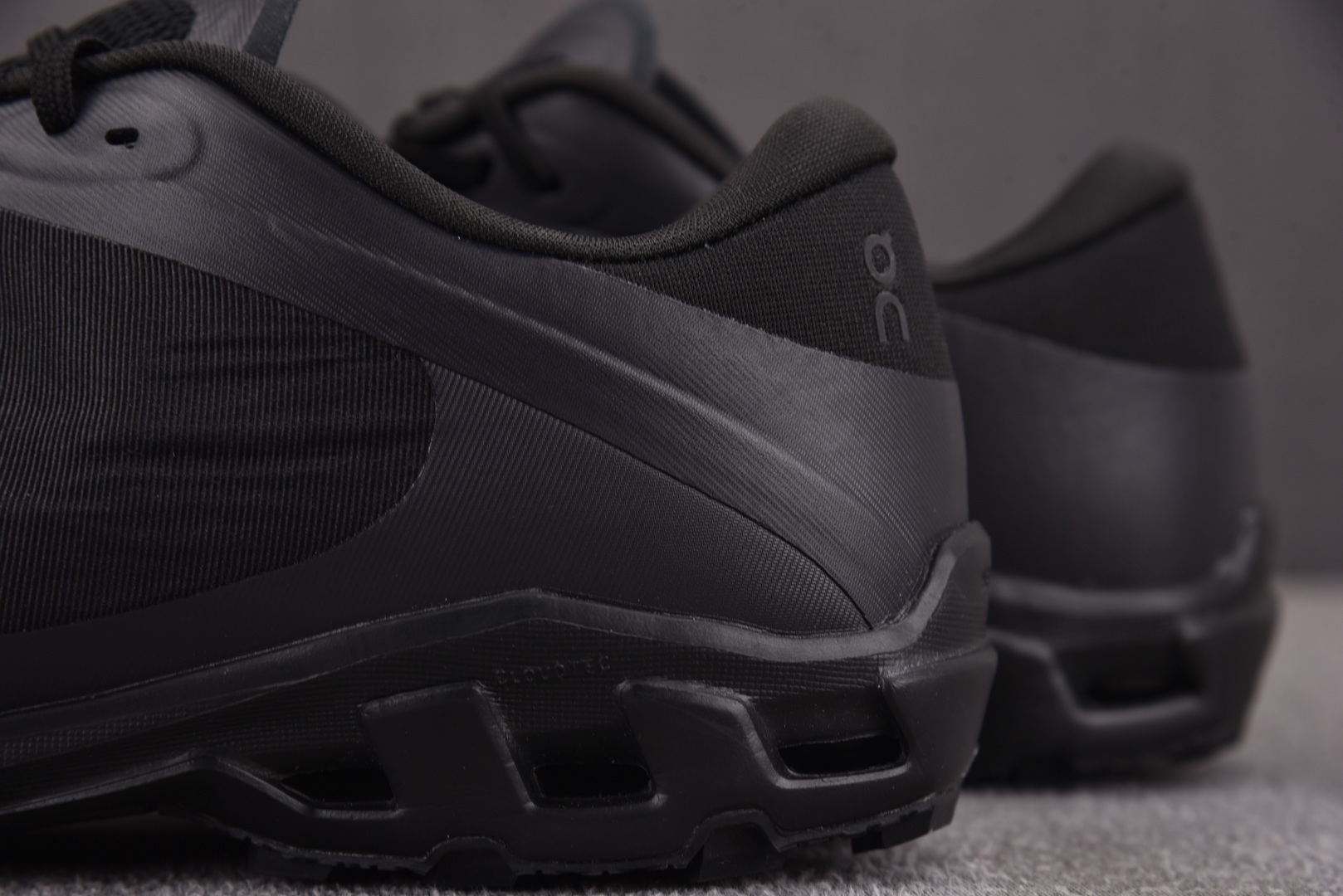 On昂跑 尺码:36-46纯原出品-PAF x On昂跑 Cloudventure 黑色 YZ039尺码