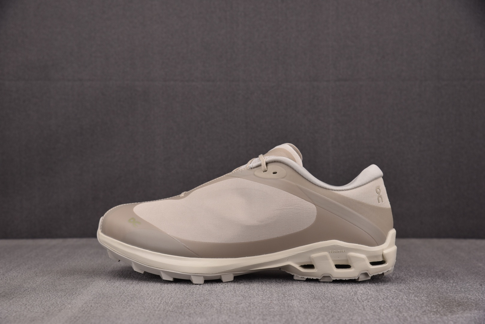 On昂跑 尺码:36-46纯原出品-PAF x On昂跑 Cloudventure 沙色 YZ039尺码