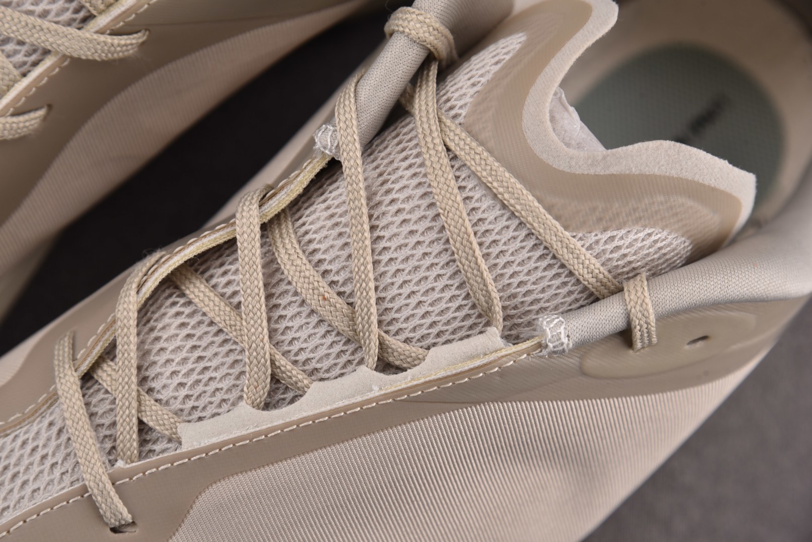 On昂跑 尺码:36-46纯原出品-PAF x On昂跑 Cloudventure 沙色 YZ039尺码