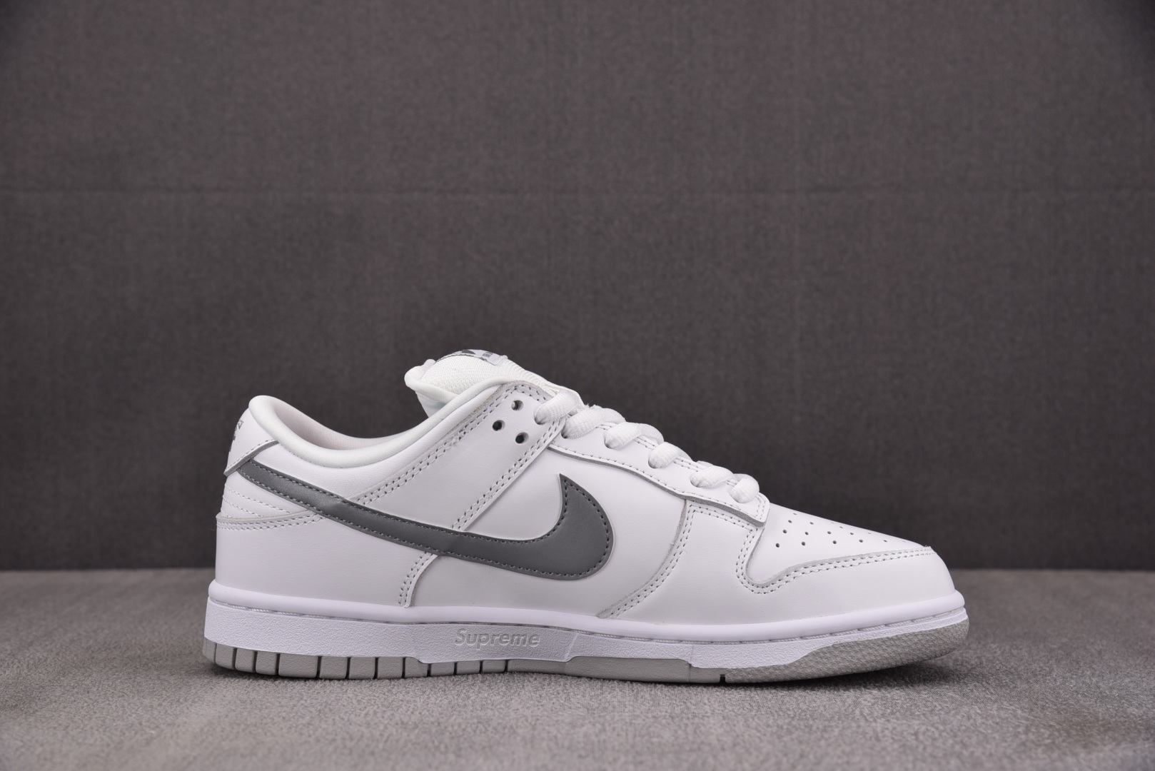 Dunk 尺码:36-47.5纯原出品-SB Dunk Low Supreme 94 White Met