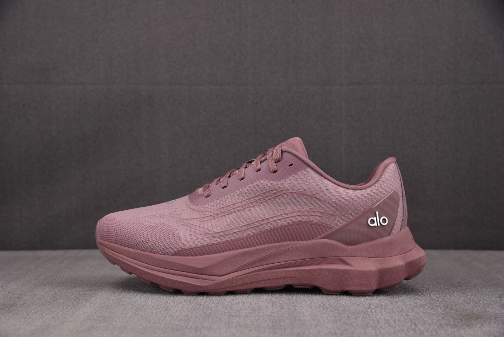 Alo 尺码36-45纯原版出品-Alo Runner 舒适百搭透气减震 低帮跑步鞋 男女同款 粉色YZ