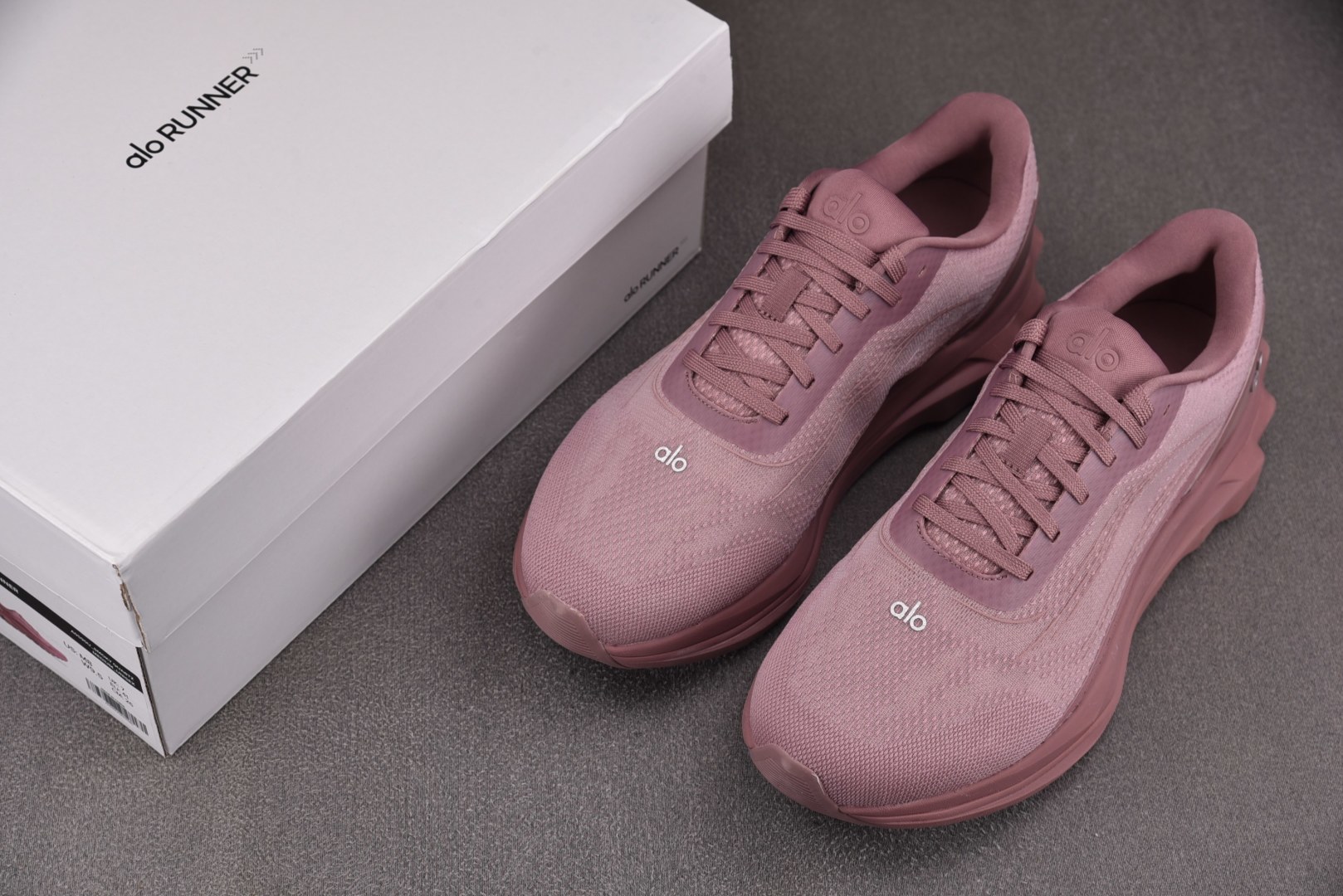 Alo 尺码36-45纯原版出品-Alo Runner 舒适百搭透气减震 低帮跑步鞋 男女同款 粉色YZ