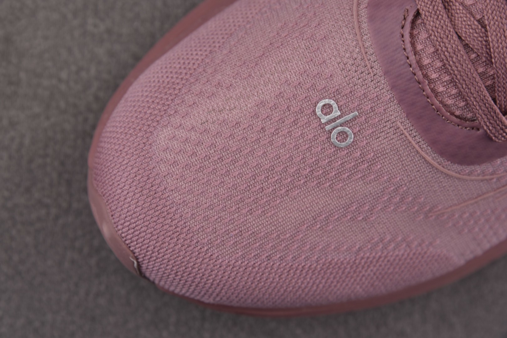 Alo 尺码36-45纯原版出品-Alo Runner 舒适百搭透气减震 低帮跑步鞋 男女同款 粉色YZ