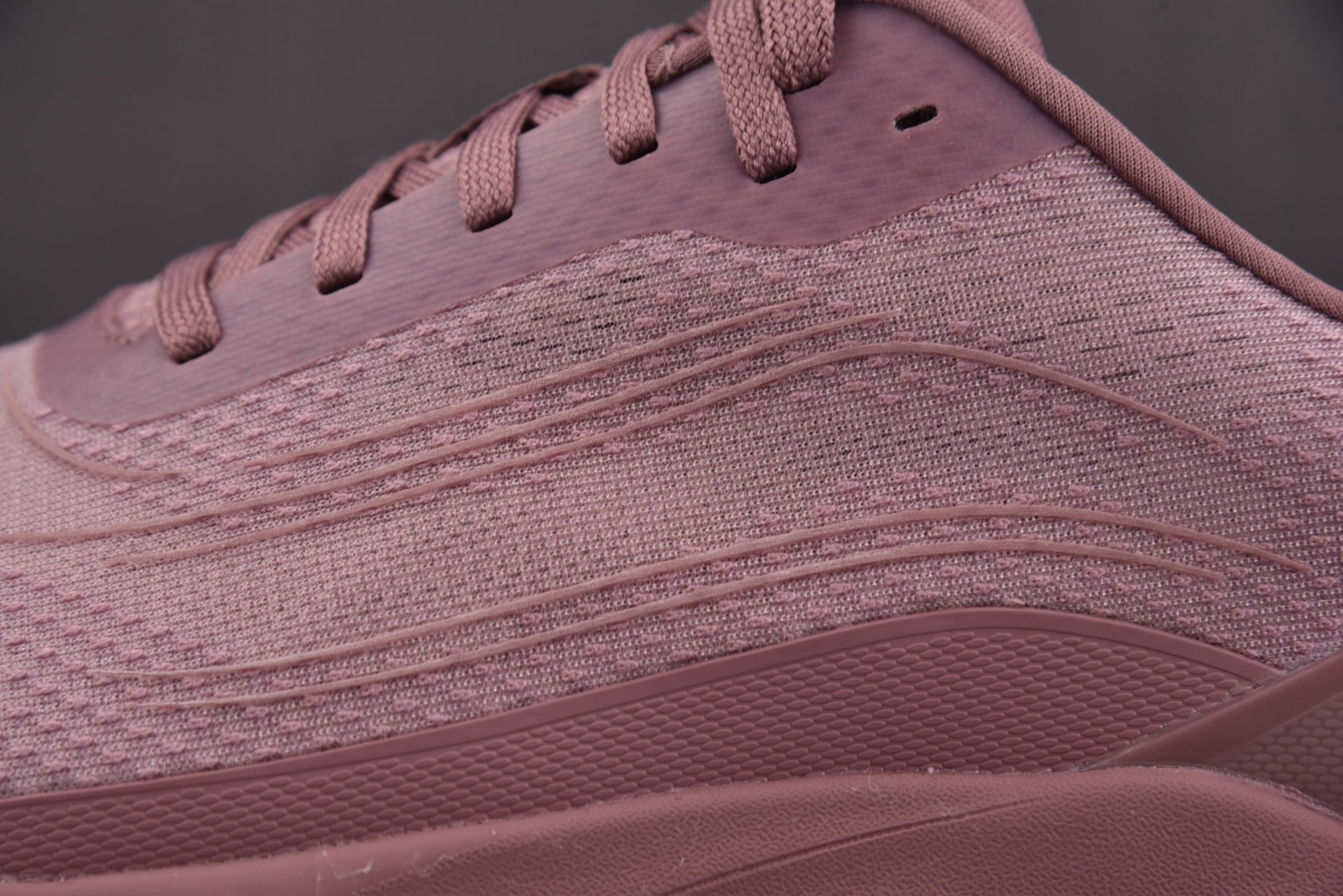 Alo 尺码36-45纯原版出品-Alo Runner 舒适百搭透气减震 低帮跑步鞋 男女同款 粉色YZ