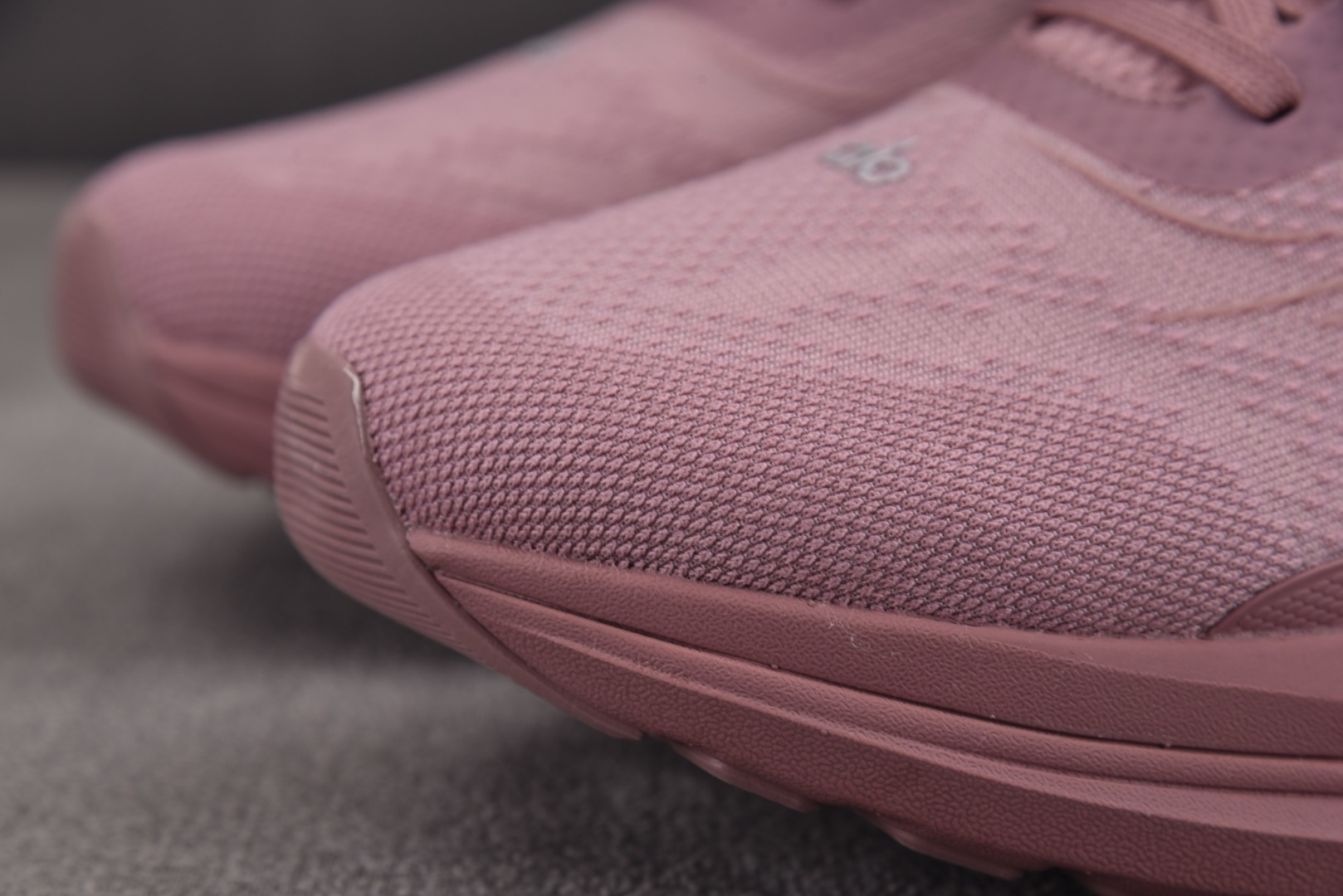 Alo 尺码36-45纯原版出品-Alo Runner 舒适百搭透气减震 低帮跑步鞋 男女同款 粉色YZ