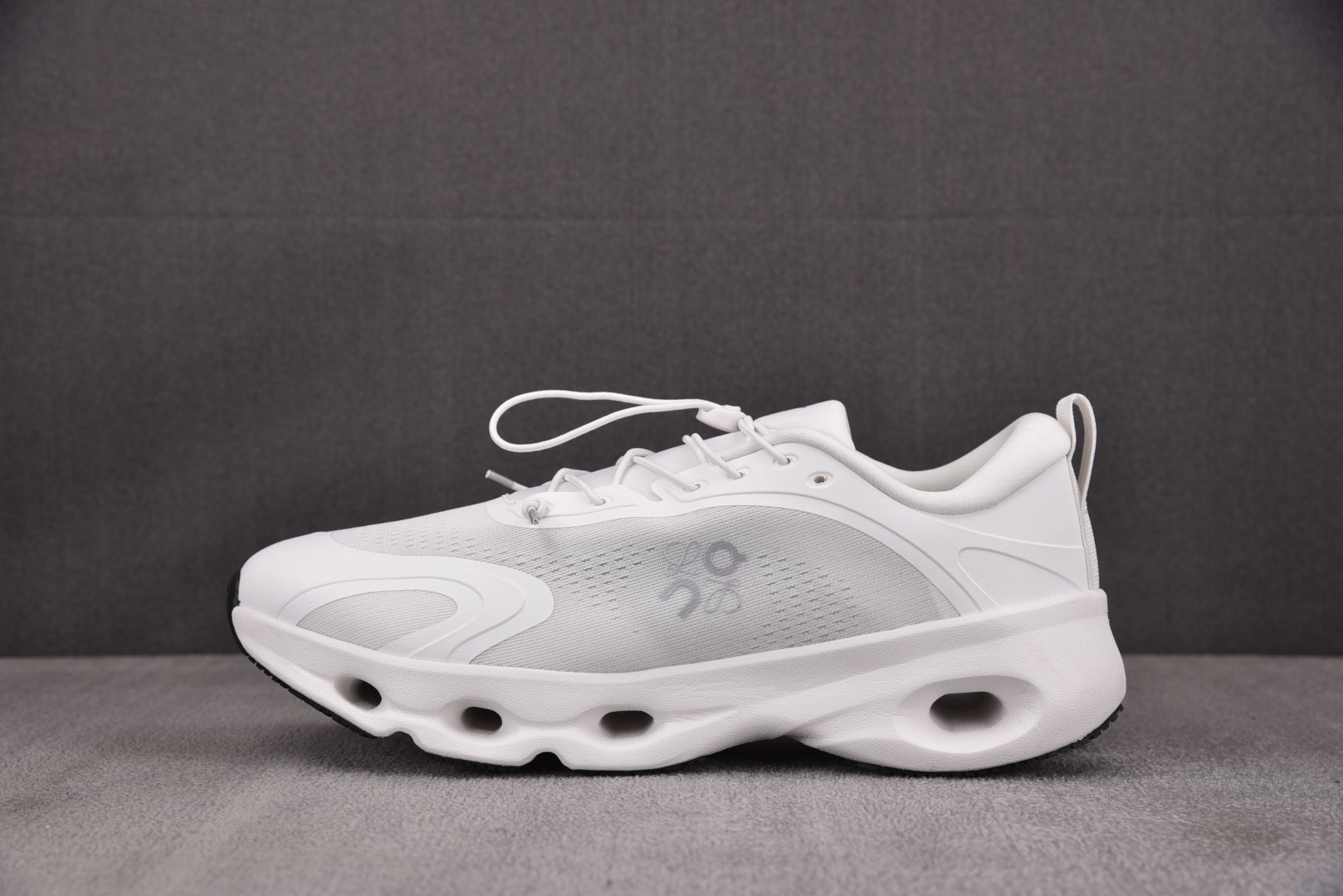 昂跑 尺码:36-45纯原出品-LOEWE x On Cloudtilt 昂跑 白色 YZ039尺码：3