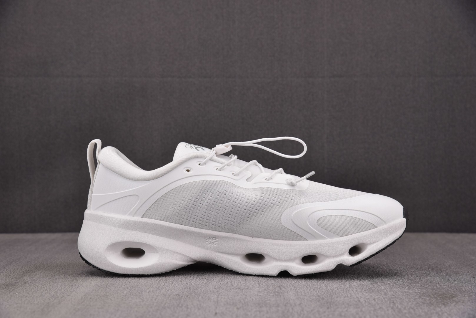 昂跑 尺码:36-45纯原出品-LOEWE x On Cloudtilt 昂跑 白色 YZ039尺码：3