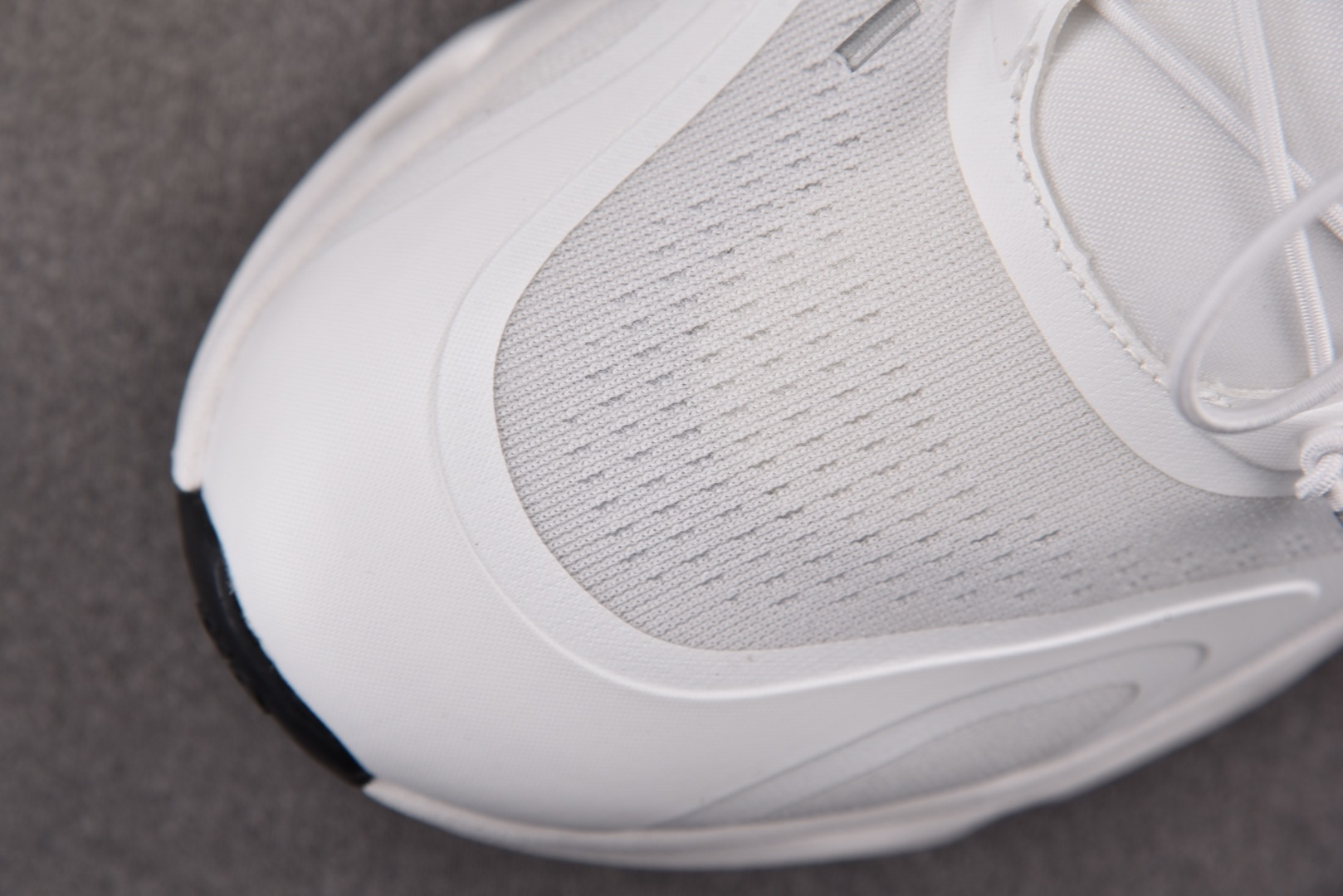 昂跑 尺码:36-45纯原出品-LOEWE x On Cloudtilt 昂跑 白色 YZ039尺码：3