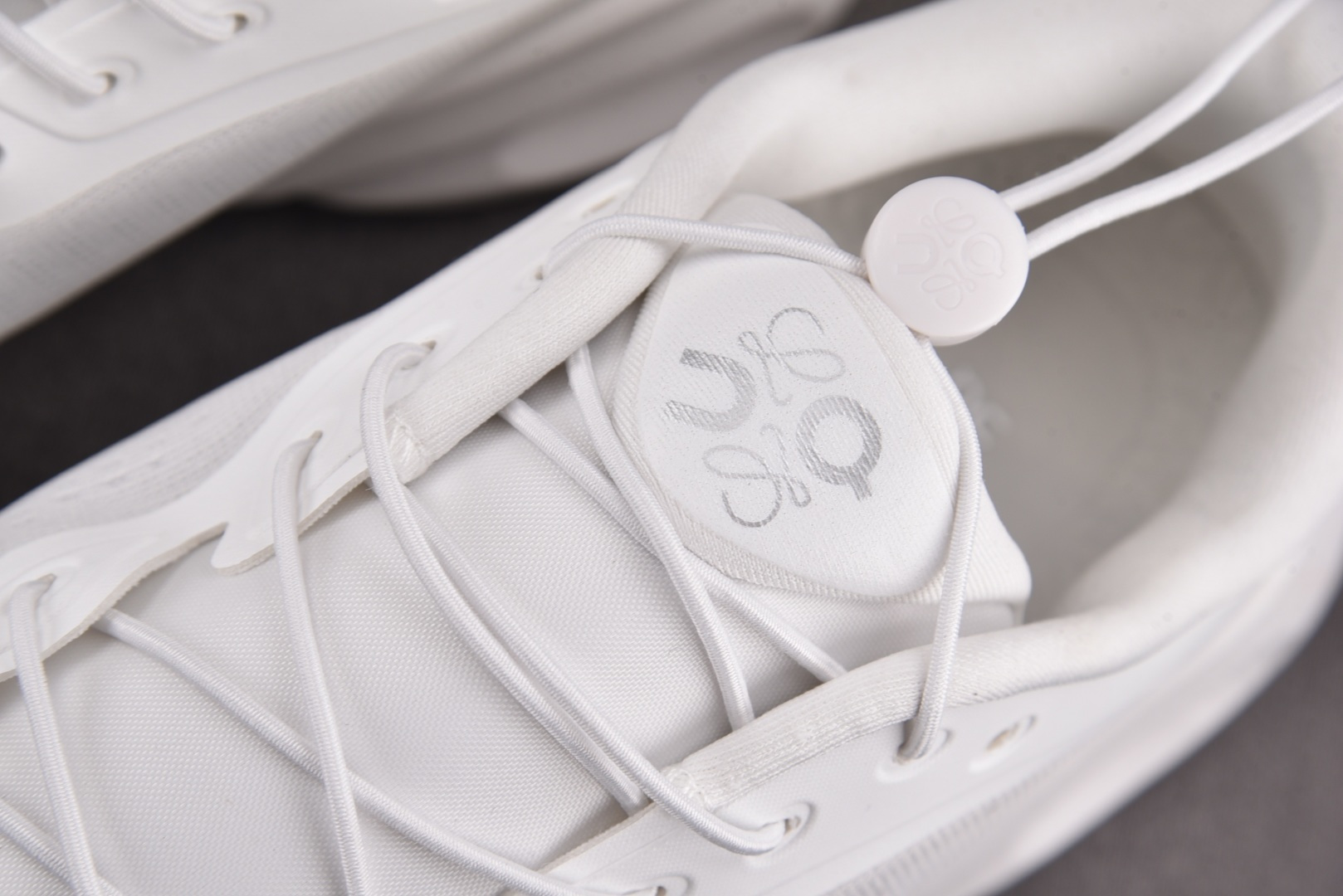 昂跑 尺码:36-45纯原出品-LOEWE x On Cloudtilt 昂跑 白色 YZ039尺码：3