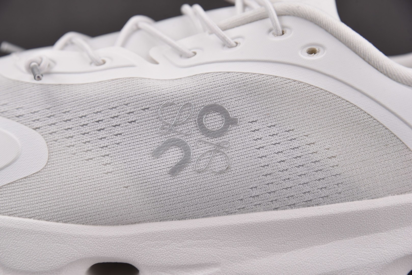 昂跑 尺码:36-45纯原出品-LOEWE x On Cloudtilt 昂跑 白色 YZ039尺码：3