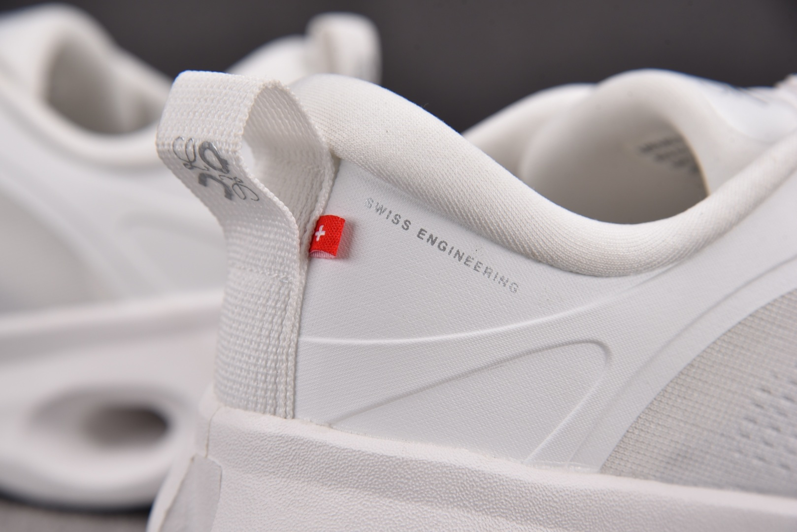 昂跑 尺码:36-45纯原出品-LOEWE x On Cloudtilt 昂跑 白色 YZ039尺码：3