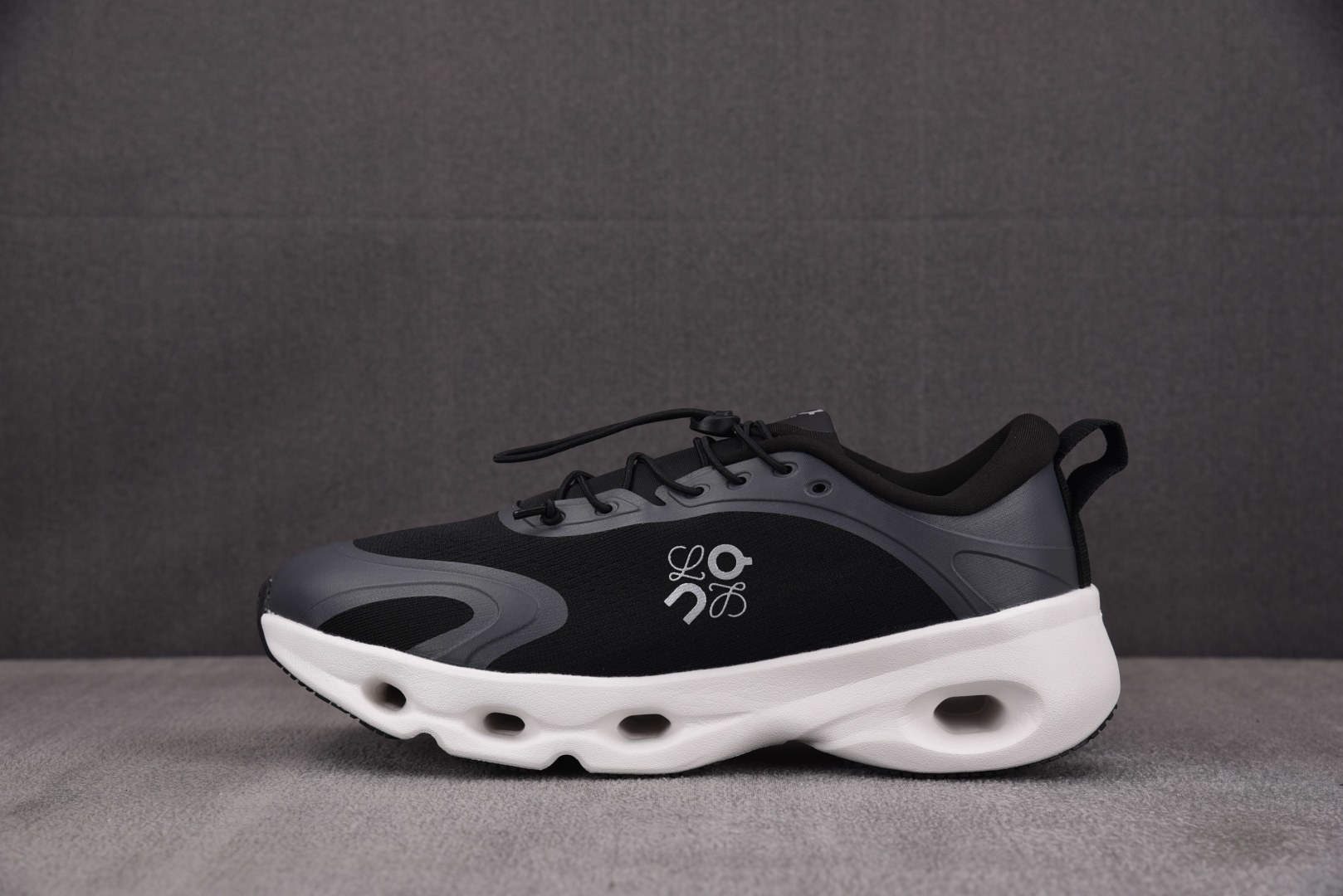 昂跑 尺码:36-45纯原出品-LOEWE x On Cloudtilt 昂跑 黑白灰 YZ039尺码：