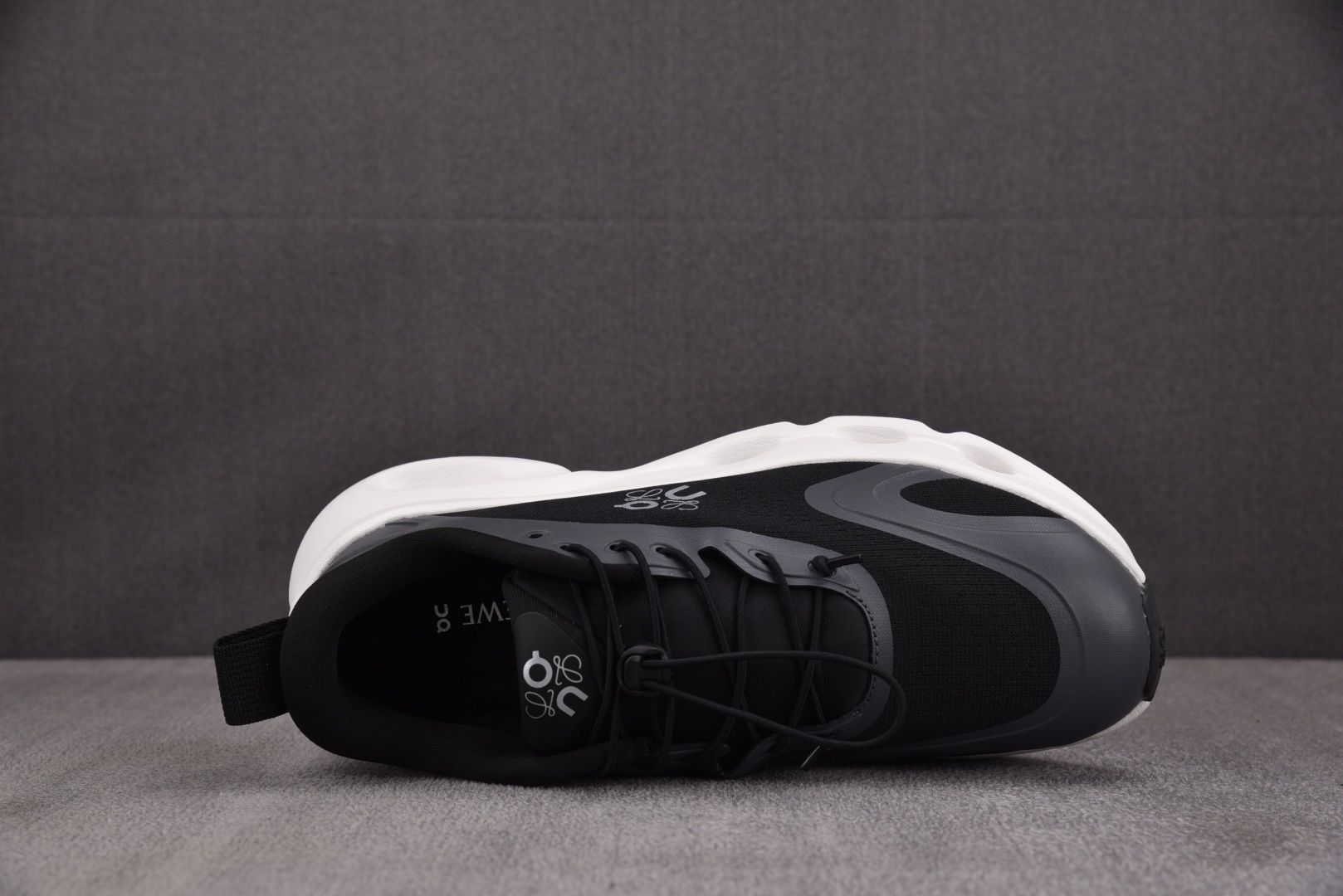 昂跑 尺码:36-45纯原出品-LOEWE x On Cloudtilt 昂跑 黑白灰 YZ039尺码：