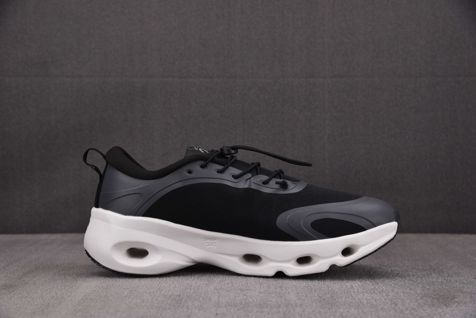 昂跑 尺码:36-45纯原出品-LOEWE x On Cloudtilt 昂跑 黑白灰 YZ039尺码：