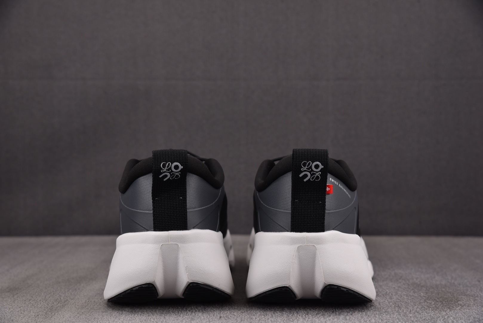 昂跑 尺码:36-45纯原出品-LOEWE x On Cloudtilt 昂跑 黑白灰 YZ039尺码：