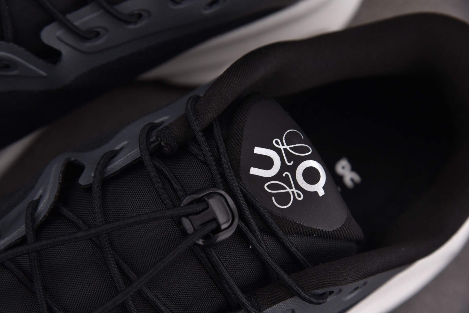 昂跑 尺码:36-45纯原出品-LOEWE x On Cloudtilt 昂跑 黑白灰 YZ039尺码：