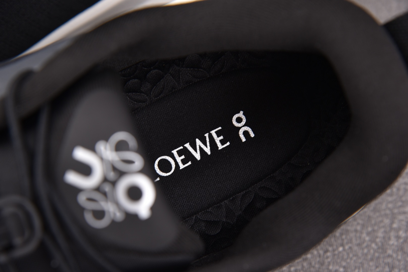 昂跑 尺码:36-45纯原出品-LOEWE x On Cloudtilt 昂跑 黑白灰 YZ039尺码：