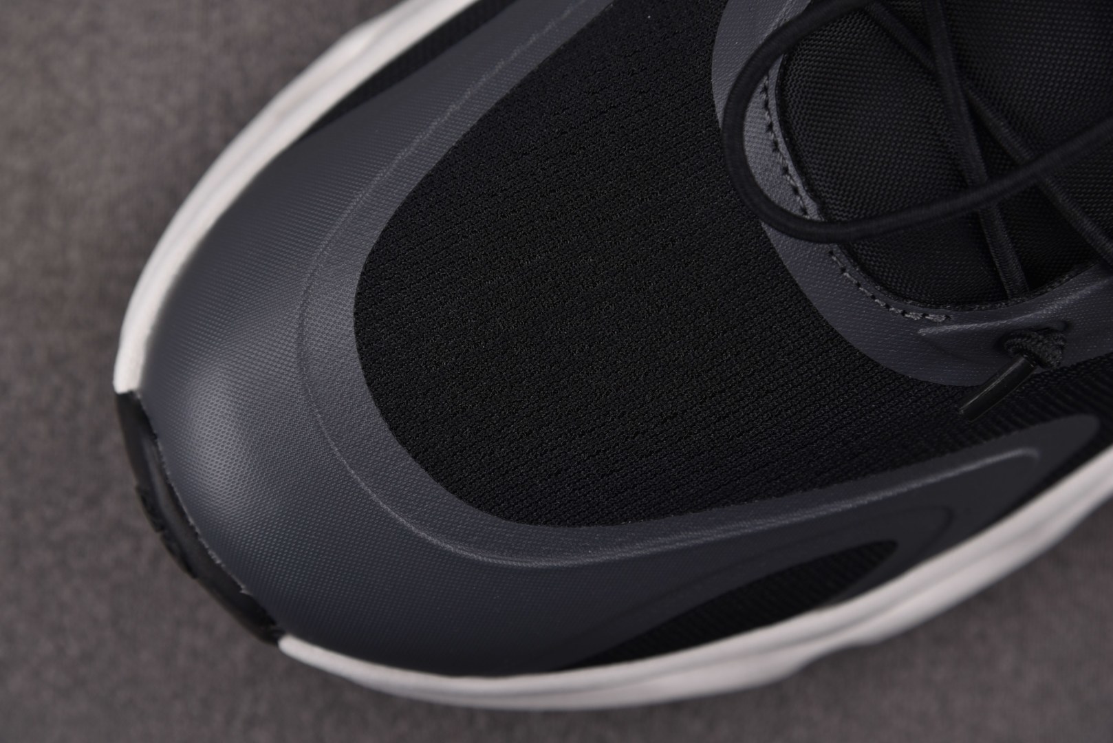 昂跑 尺码:36-45纯原出品-LOEWE x On Cloudtilt 昂跑 黑白灰 YZ039尺码：