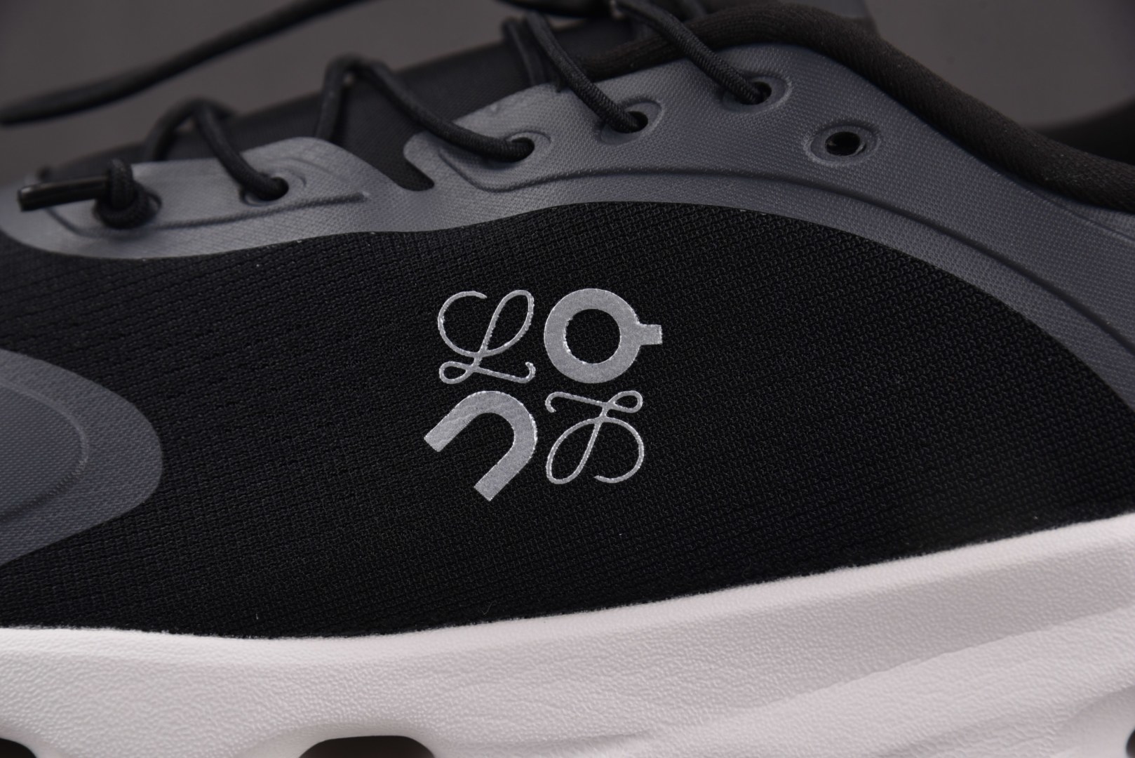 昂跑 尺码:36-45纯原出品-LOEWE x On Cloudtilt 昂跑 黑白灰 YZ039尺码：