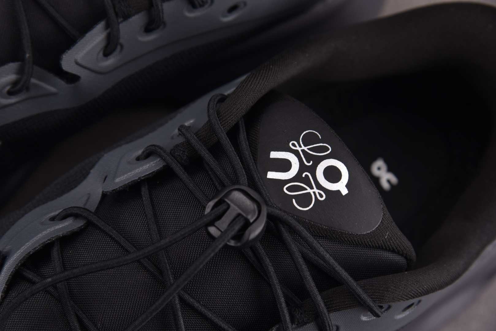 昂跑 尺码:36-45纯原出品-LOEWE x On Cloudtilt 昂跑 黑灰 YZ039尺码：3