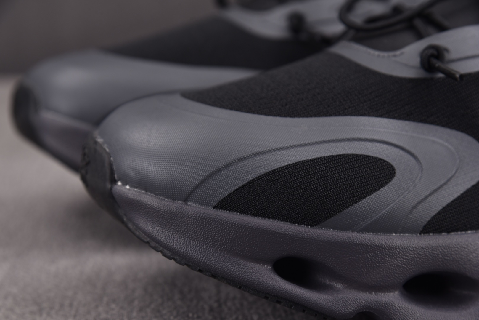 昂跑 尺码:36-45纯原出品-LOEWE x On Cloudtilt 昂跑 黑灰 YZ039尺码：3