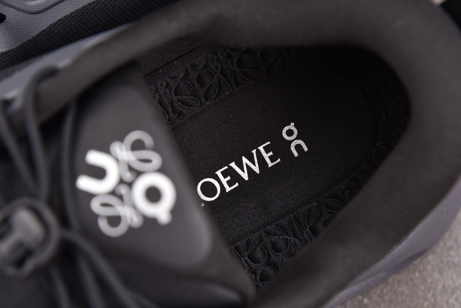 昂跑 尺码:36-45纯原出品-LOEWE x On Cloudtilt 昂跑 黑灰 YZ039尺码：3