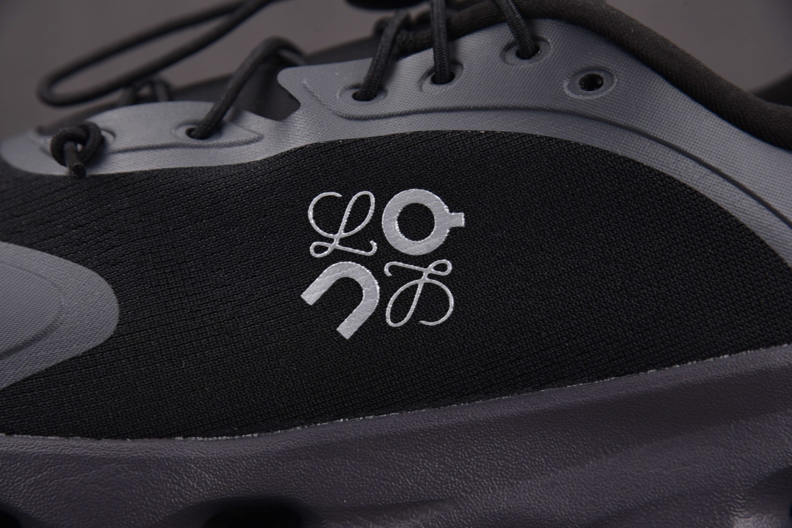 昂跑 尺码:36-45纯原出品-LOEWE x On Cloudtilt 昂跑 黑灰 YZ039尺码：3
