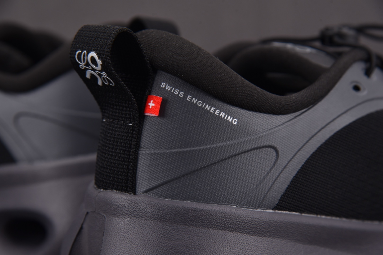 昂跑 尺码:36-45纯原出品-LOEWE x On Cloudtilt 昂跑 黑灰 YZ039尺码：3