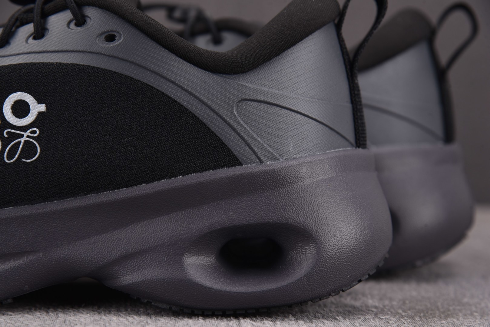 昂跑 尺码:36-45纯原出品-LOEWE x On Cloudtilt 昂跑 黑灰 YZ039尺码：3