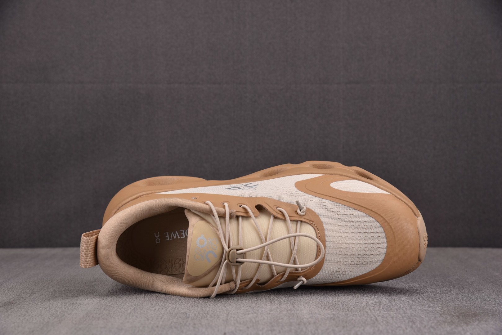 昂跑 尺码:36-45纯原出品-LOEWE x On Cloudtilt 昂跑 棕灰 YZ039尺码：3