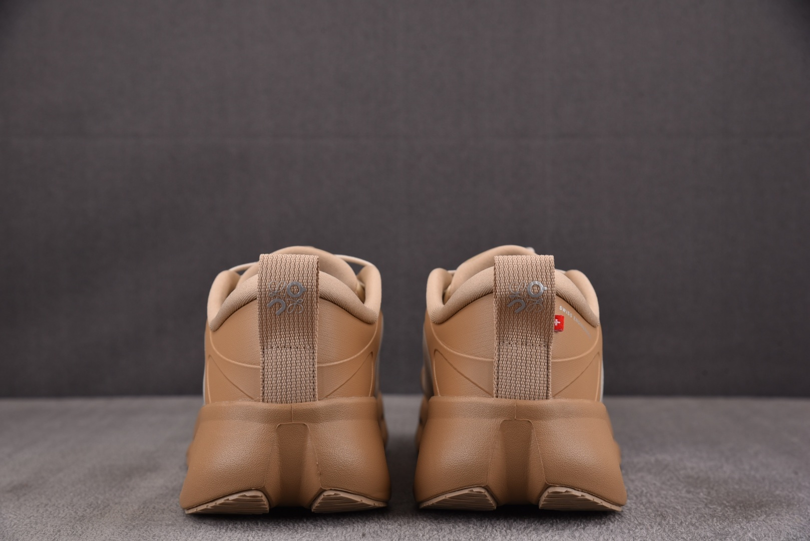 昂跑 尺码:36-45纯原出品-LOEWE x On Cloudtilt 昂跑 棕灰 YZ039尺码：3