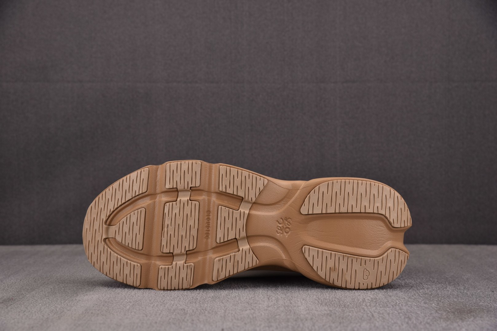 昂跑 尺码:36-45纯原出品-LOEWE x On Cloudtilt 昂跑 棕灰 YZ039尺码：3