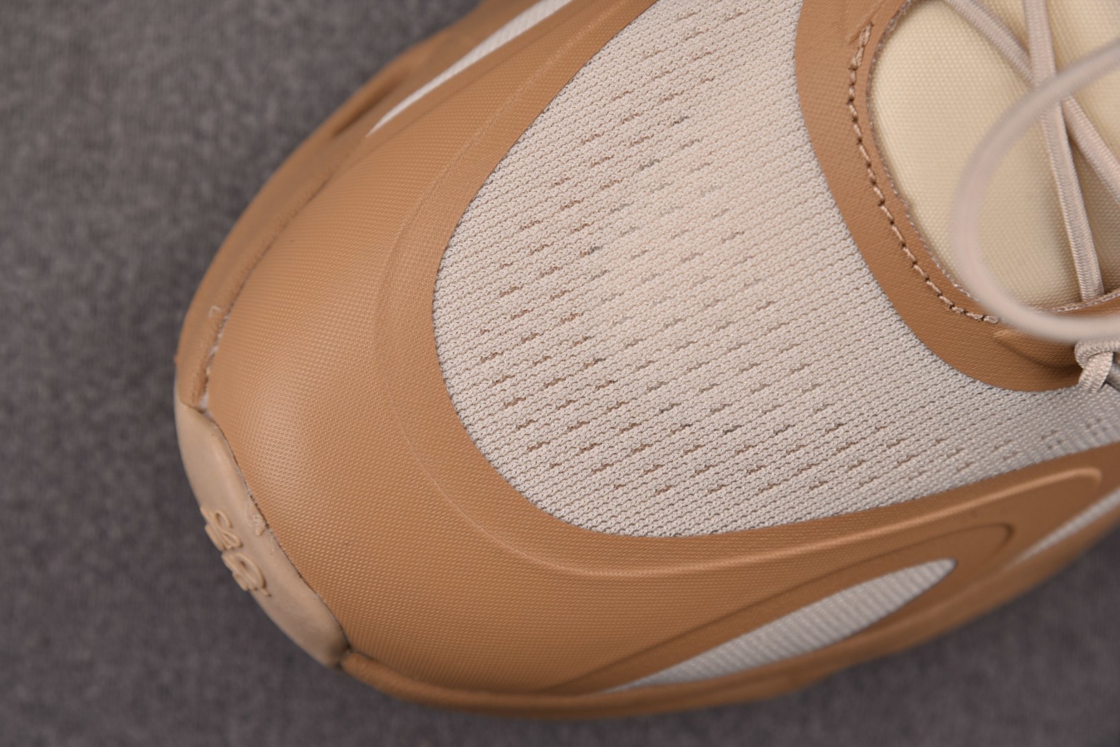 昂跑 尺码:36-45纯原出品-LOEWE x On Cloudtilt 昂跑 棕灰 YZ039尺码：3