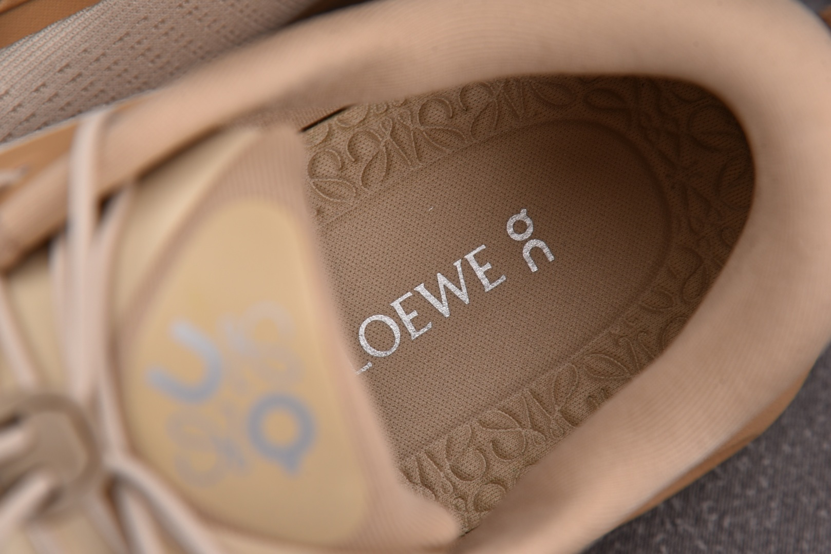昂跑 尺码:36-45纯原出品-LOEWE x On Cloudtilt 昂跑 棕灰 YZ039尺码：3