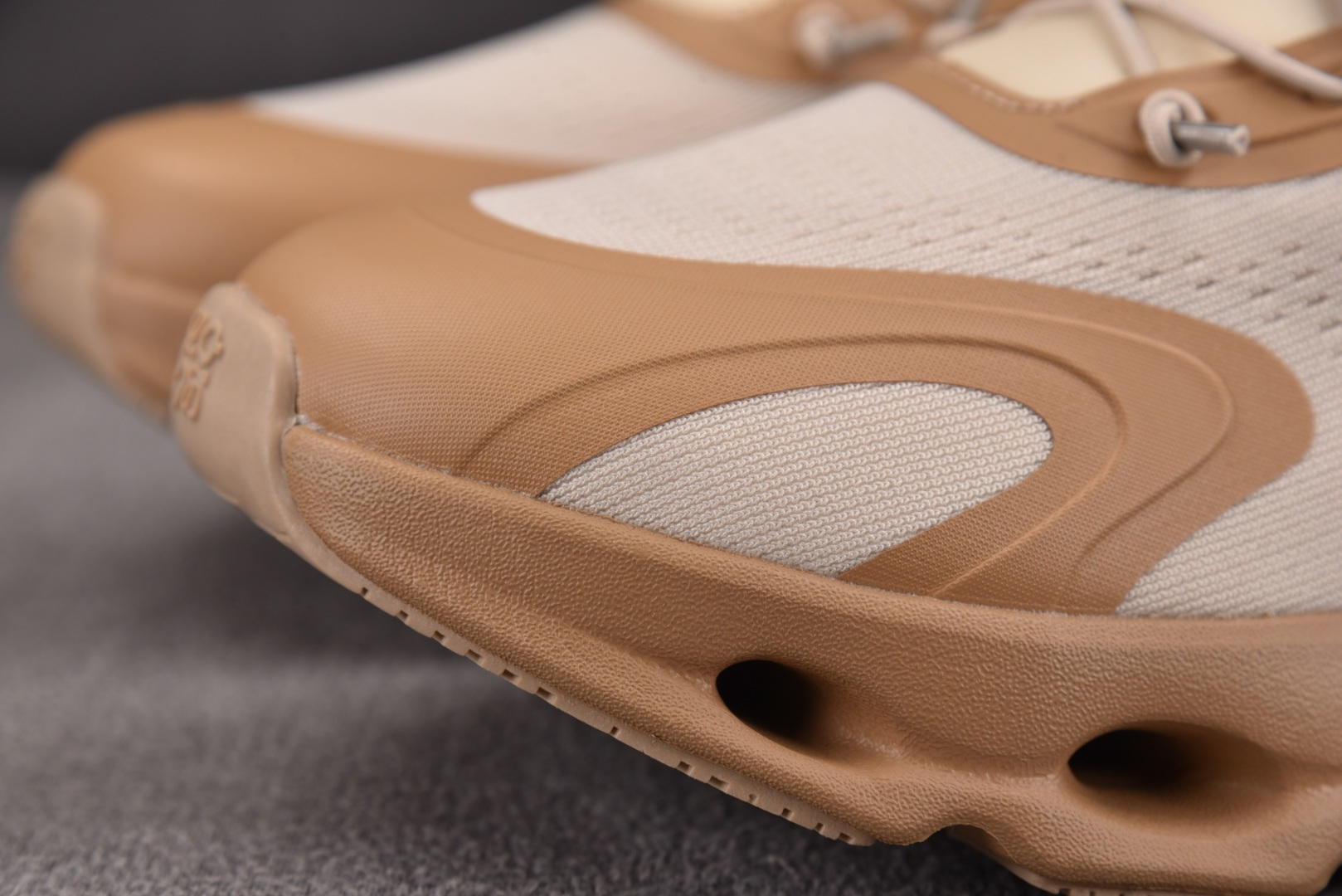 昂跑 尺码:36-45纯原出品-LOEWE x On Cloudtilt 昂跑 棕灰 YZ039尺码：3