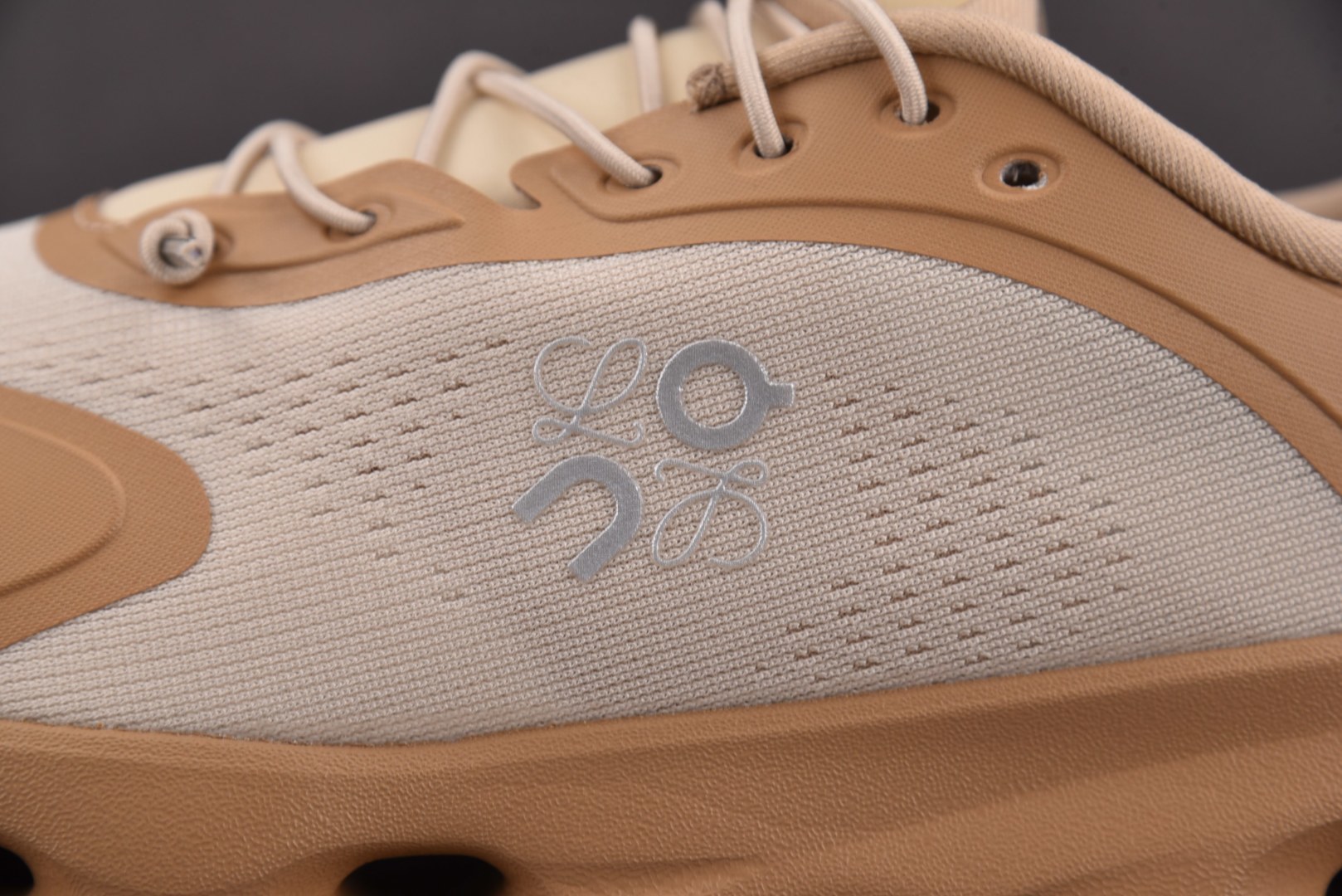 昂跑 尺码:36-45纯原出品-LOEWE x On Cloudtilt 昂跑 棕灰 YZ039尺码：3