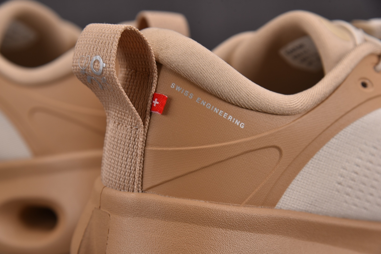 昂跑 尺码:36-45纯原出品-LOEWE x On Cloudtilt 昂跑 棕灰 YZ039尺码：3