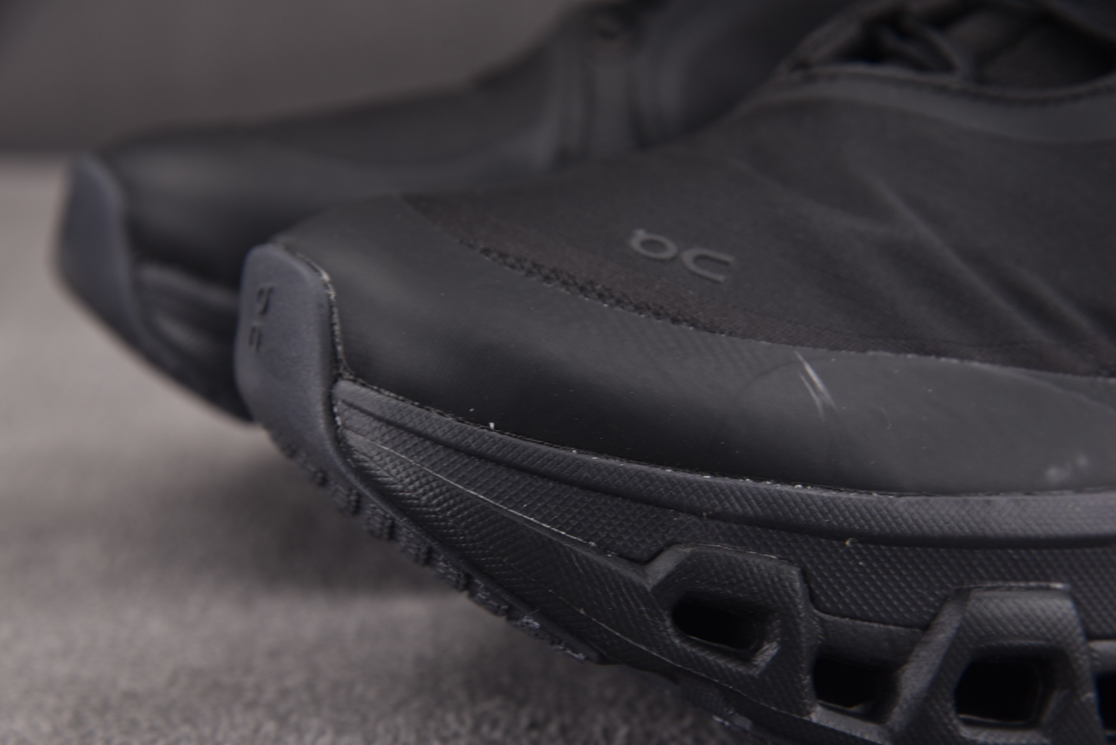 昂跑 尺码:36-45纯原出品-On Running Cloudmonster 2 PAF 黑色 YZ0