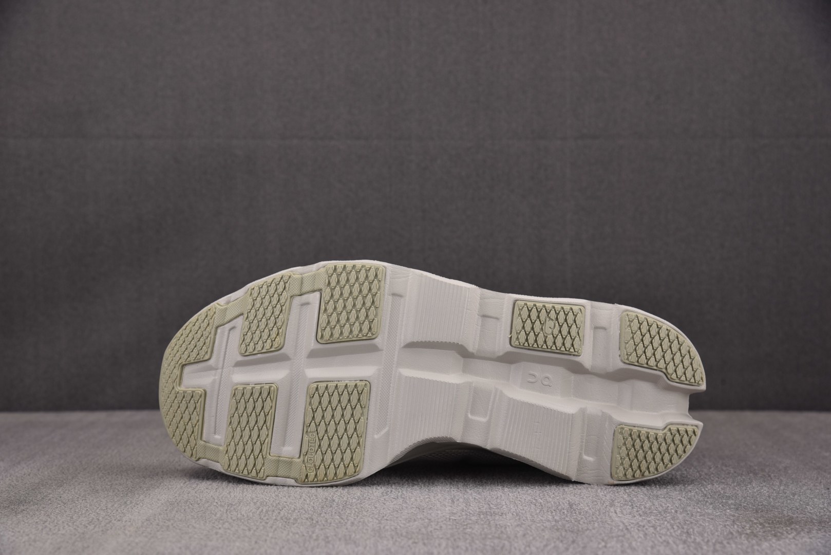 昂跑 尺码:36-45纯原出品-On Running Cloudmonster 2 PAF 灰色 YZ0