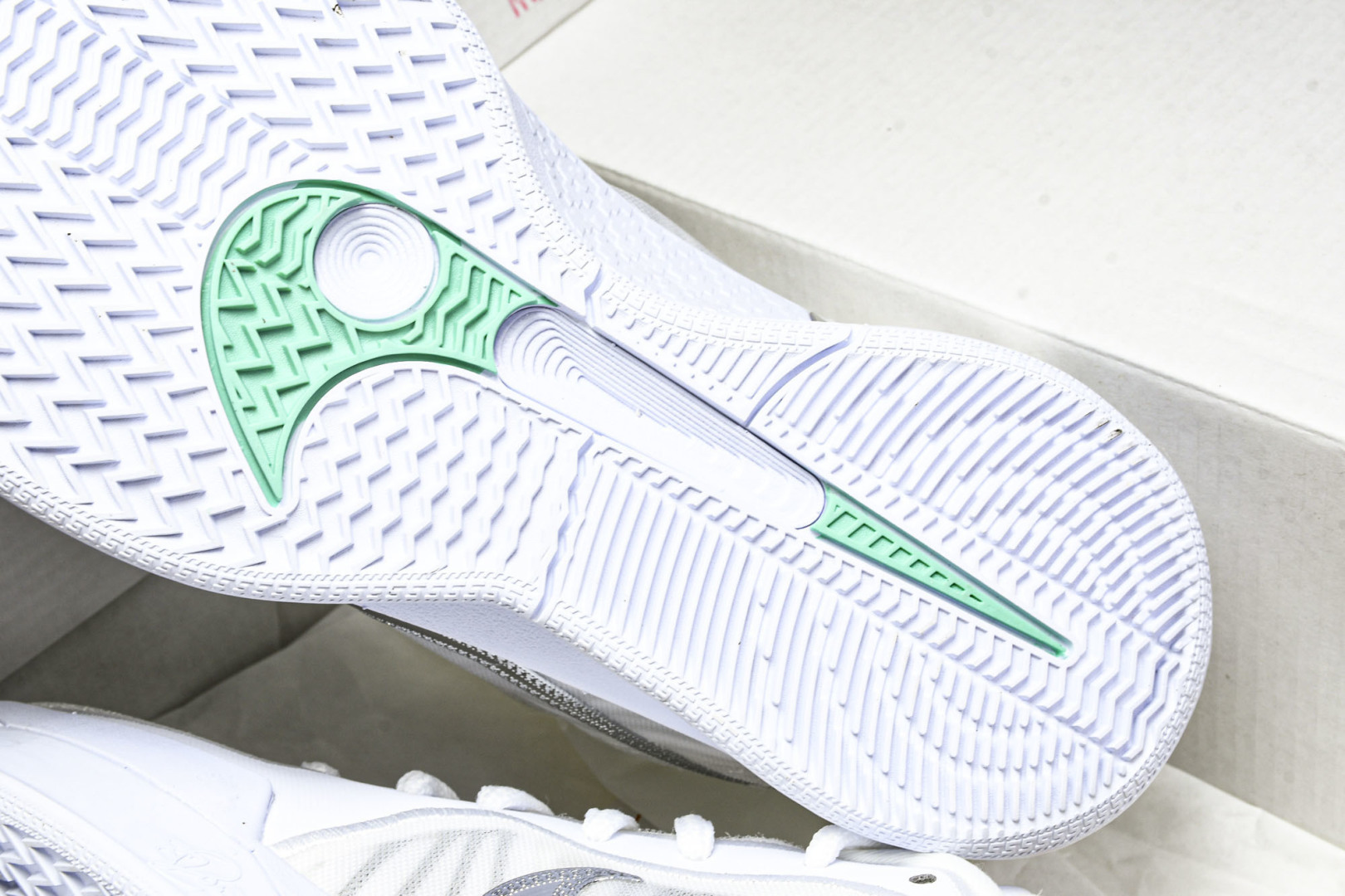 Nike Sabrina 2 “White Noise”舒适百搭 防滑耐磨 低帮 篮球鞋 男款 白色 F