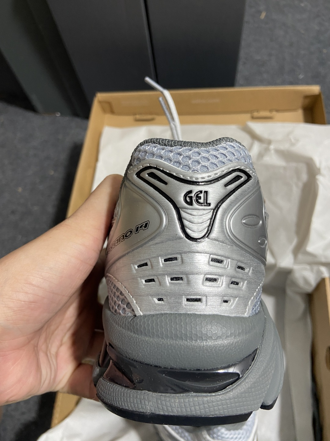 Asics 亚瑟士 GEL-Kayano 14 低帮运动休闲跑步鞋 1203A706-020 尺码：36