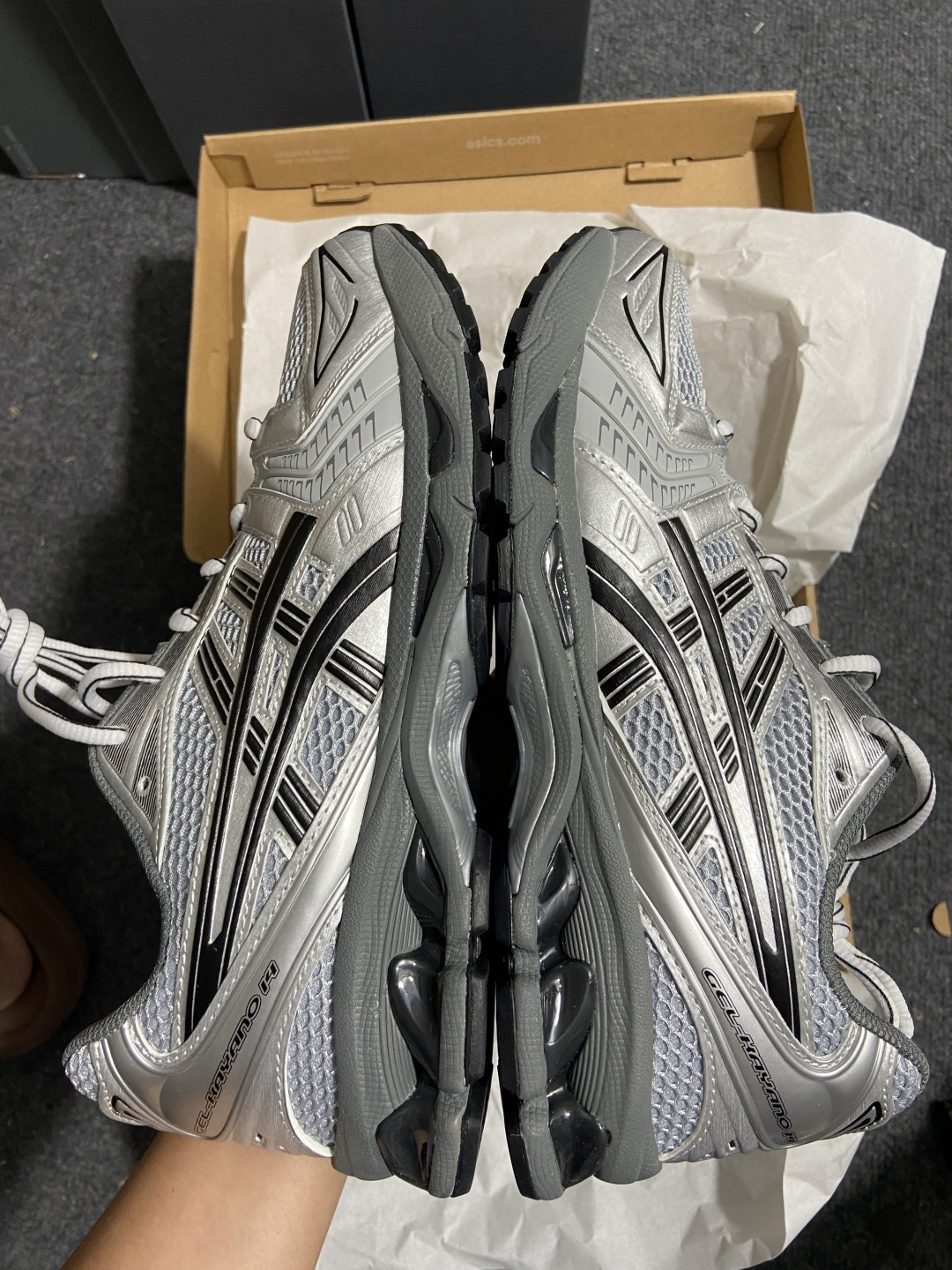 Asics 亚瑟士 GEL-Kayano 14 低帮运动休闲跑步鞋 1203A706-020 尺码：36