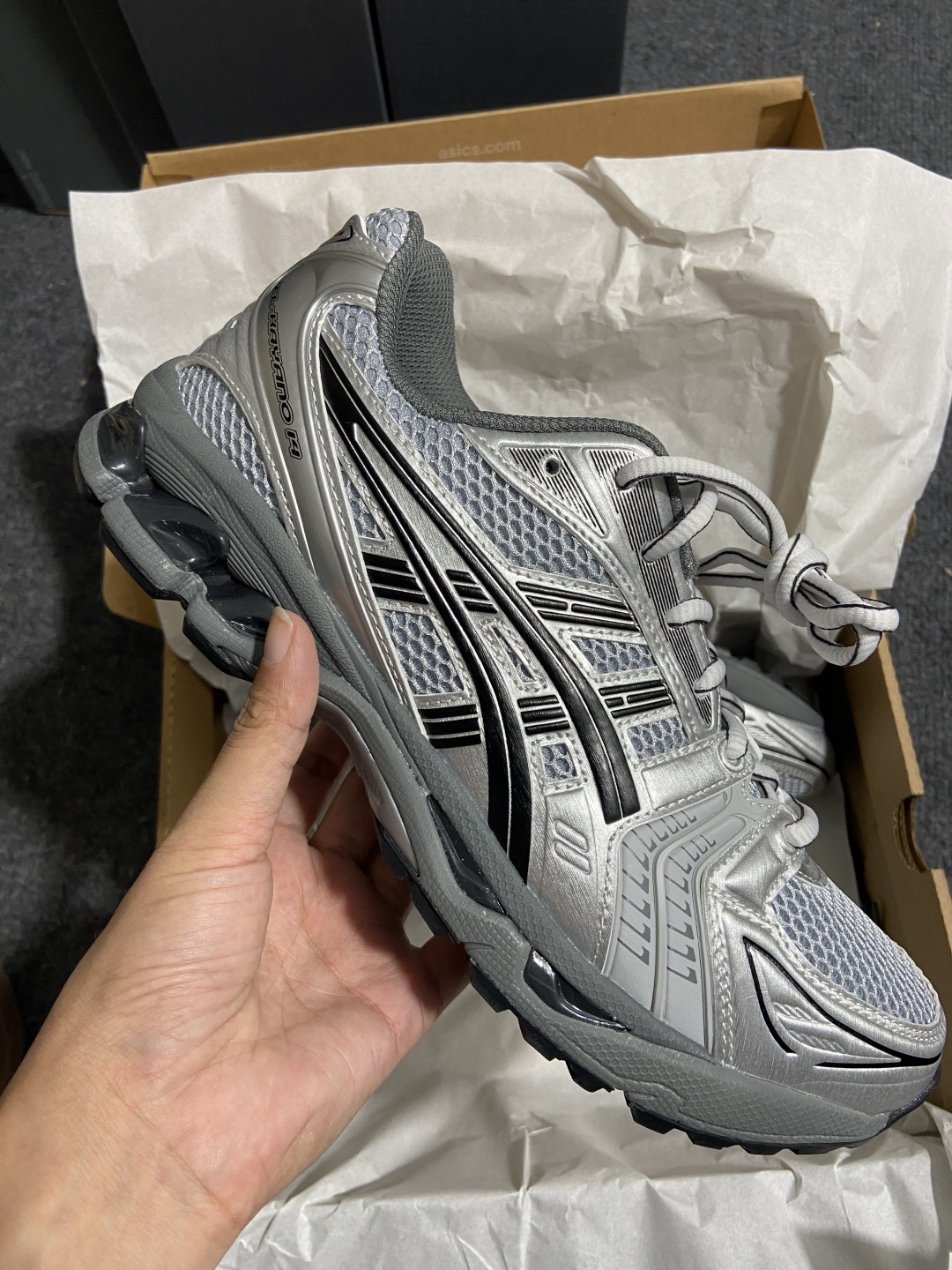 Asics 亚瑟士 GEL-Kayano 14 低帮运动休闲跑步鞋 1203A706-020 尺码：36