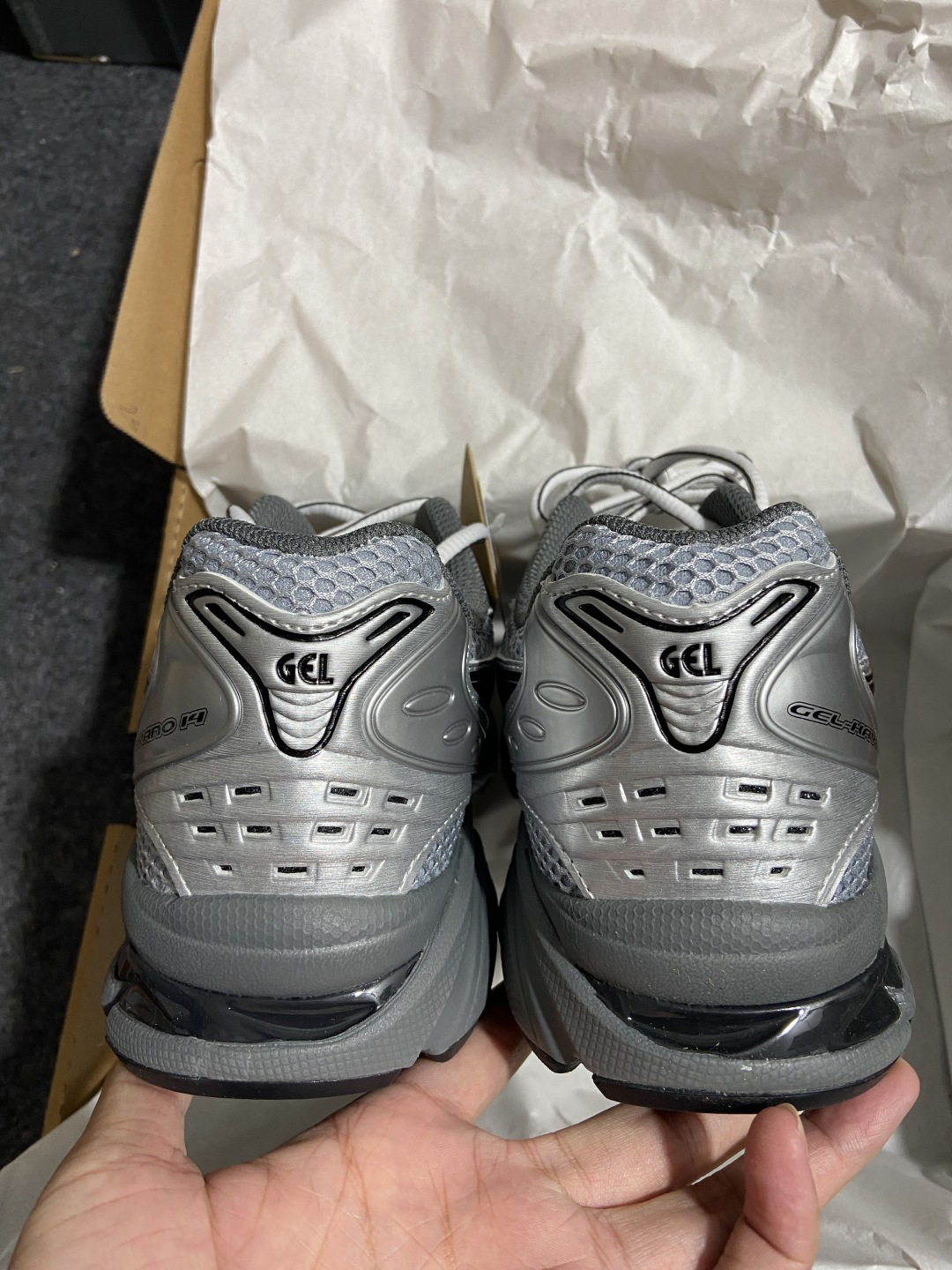 Asics 亚瑟士 GEL-Kayano 14 低帮运动休闲跑步鞋 1203A706-020 尺码：36