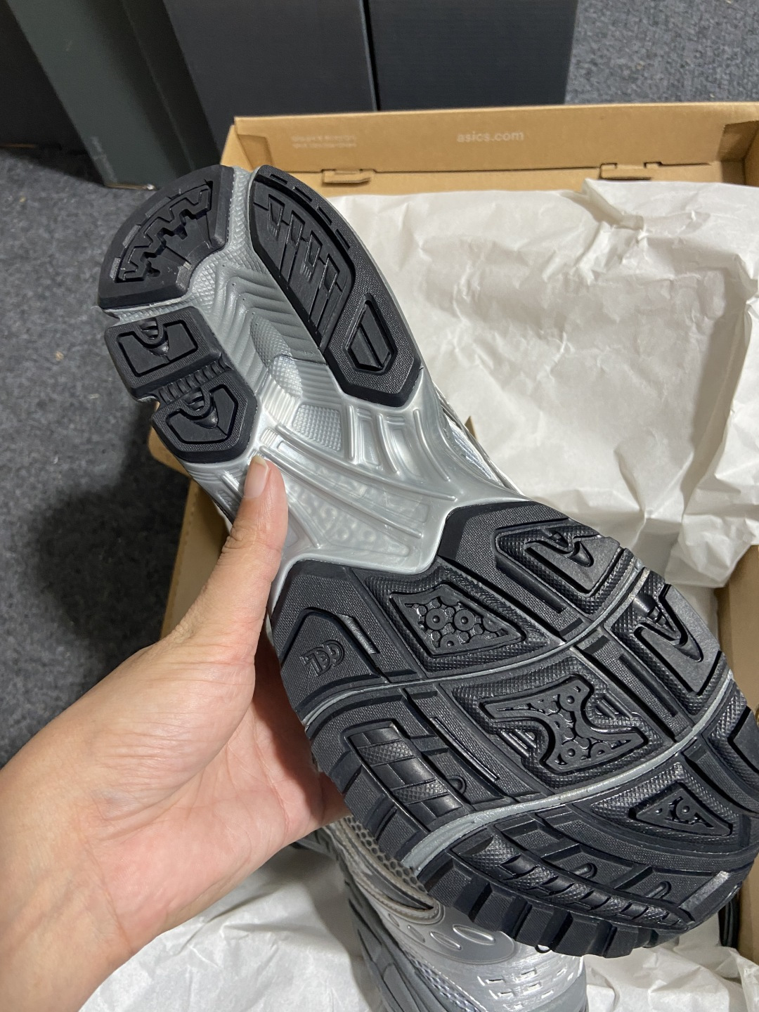 Asics 亚瑟士 GEL-Kayano 14 低帮运动休闲跑步鞋 1203A706-020 尺码：36