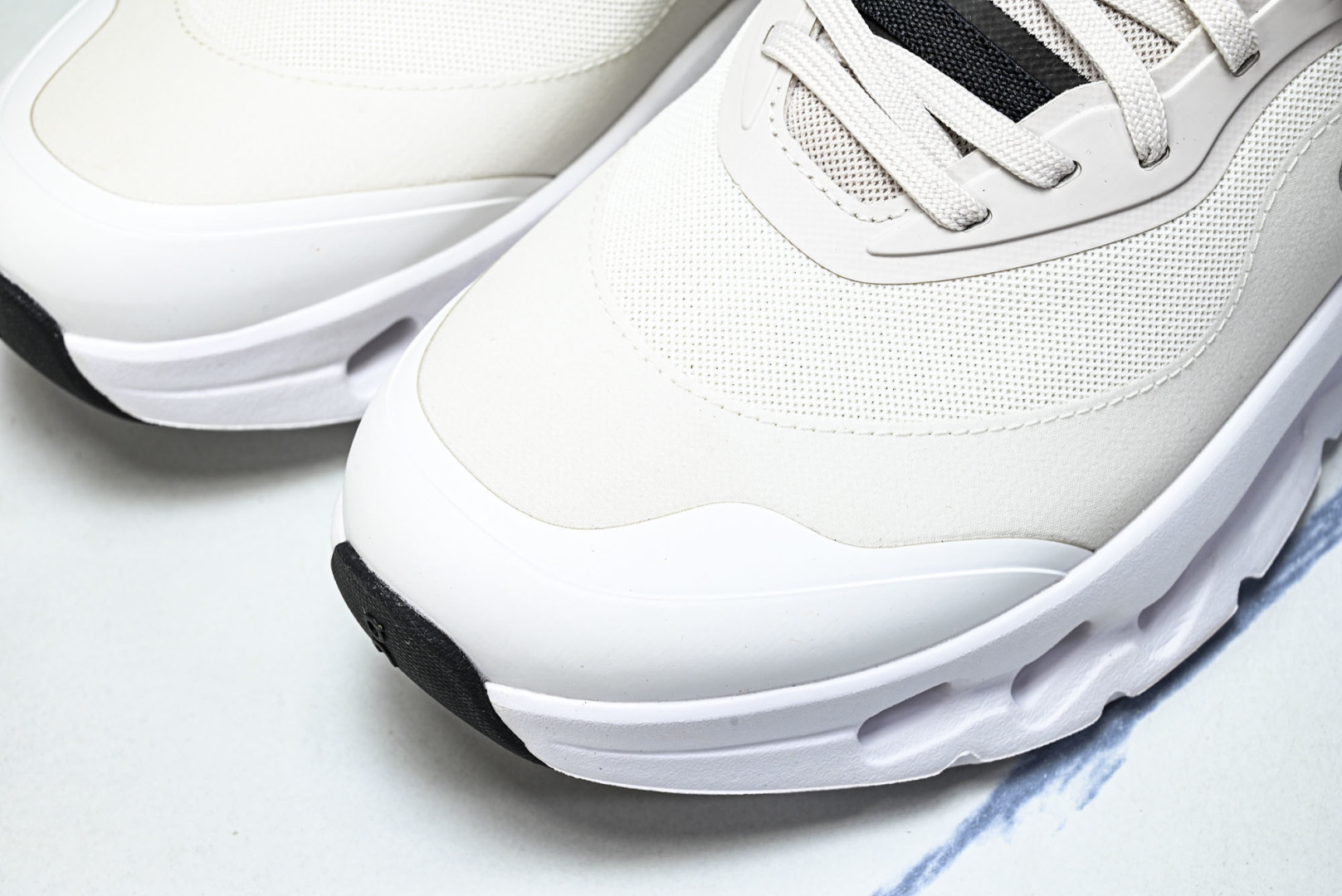 ON昂跑 尺码:36-46纯原出品-LOEWE x ON Cloudtilt 2.0 Running罗意