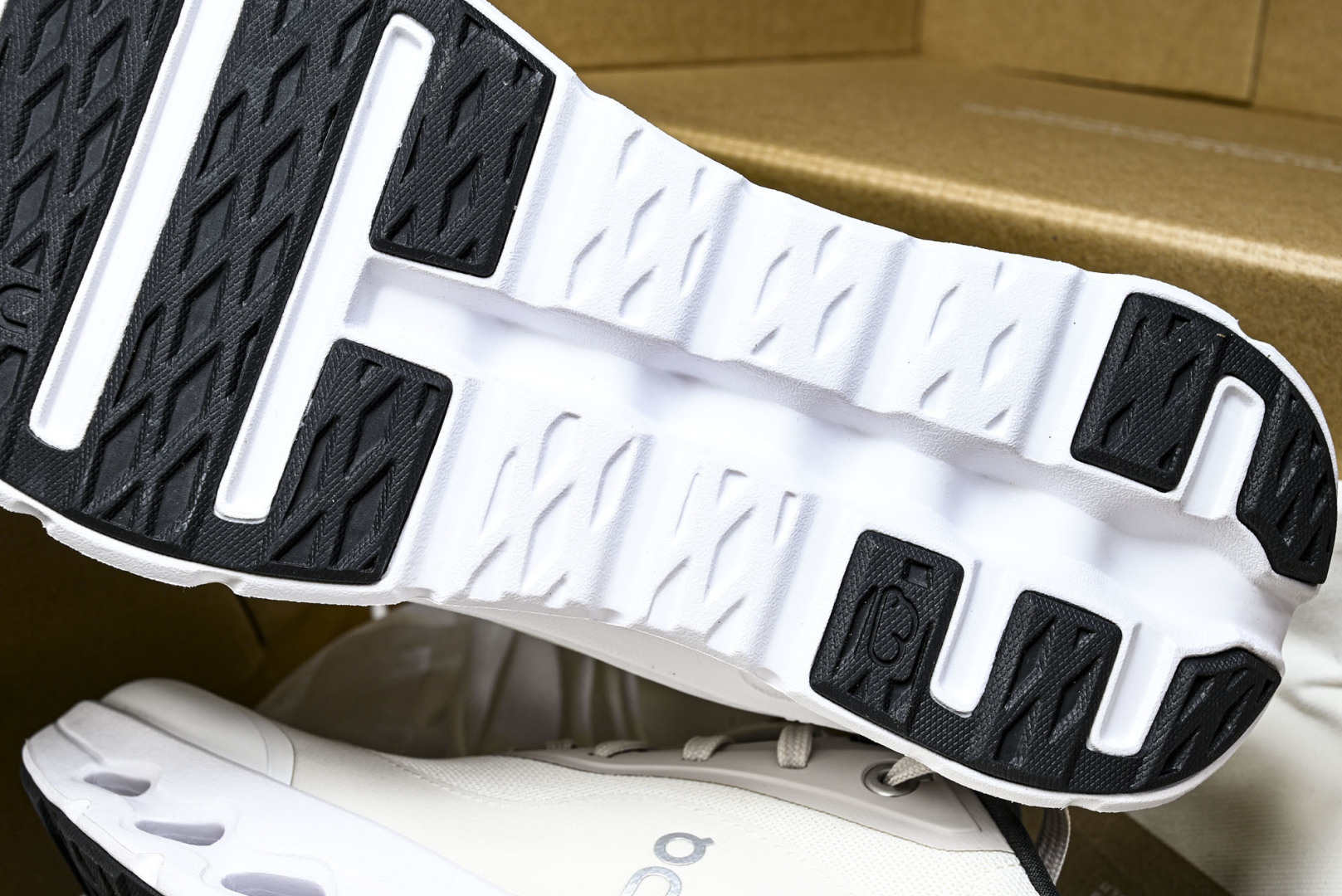 ON昂跑 尺码:36-46纯原出品-LOEWE x ON Cloudtilt 2.0 Running罗意