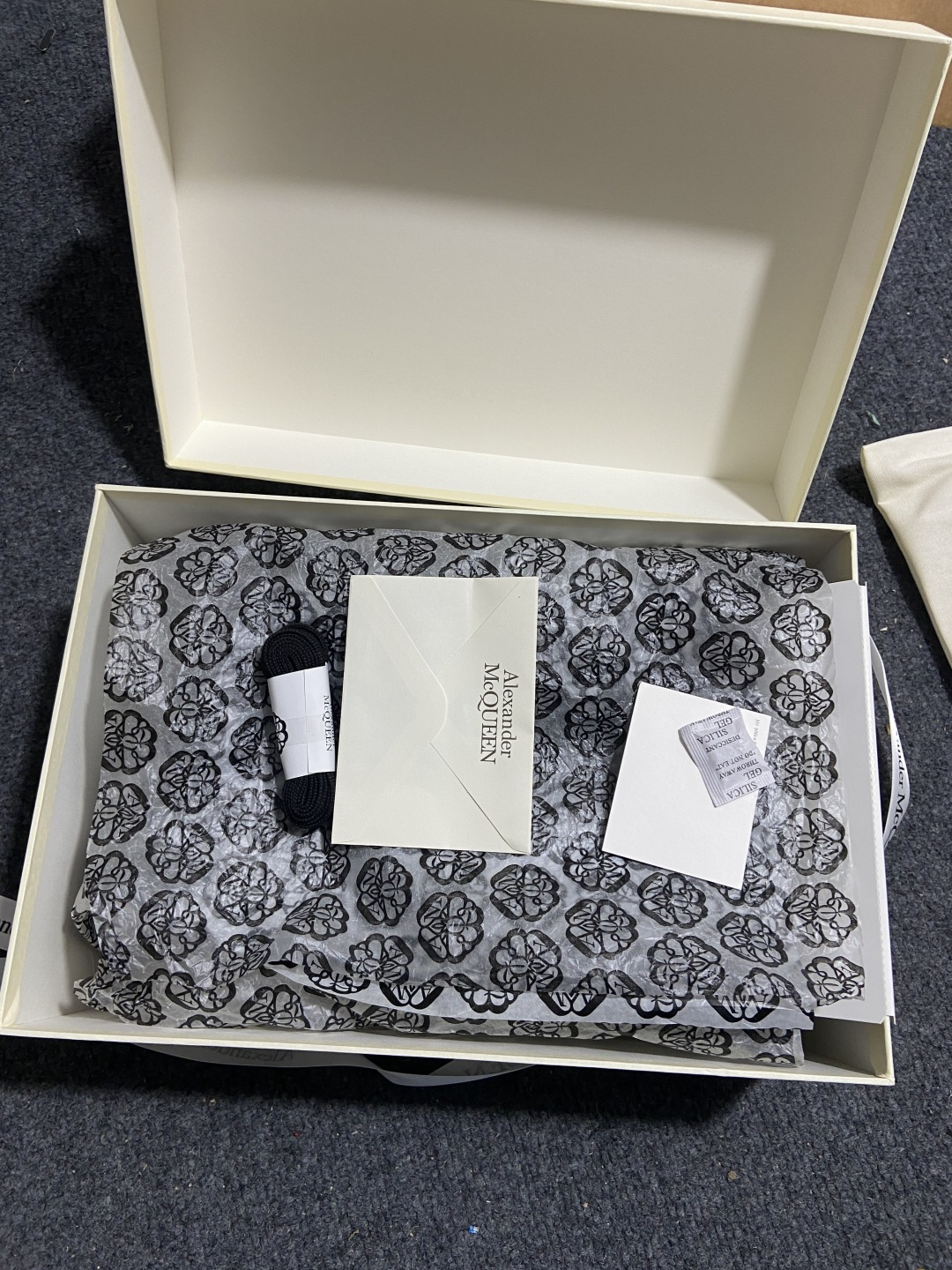 麦昆 尺码:36-45纯原出品-Alexander McQueen 低帮黑白 麦昆松糕帆布鞋 YZ022